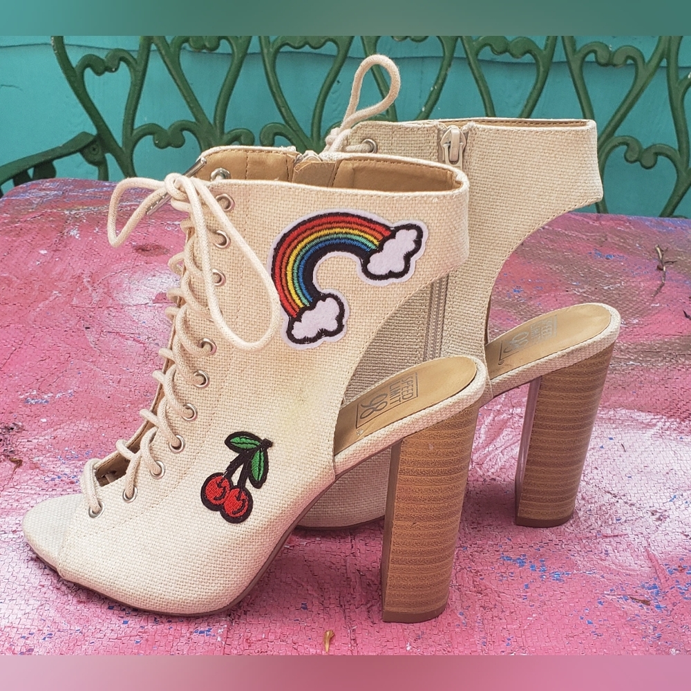 Speed Limit 98 Beige Peep Toe Lace Up Side Zip Block Heel Sz 5.5